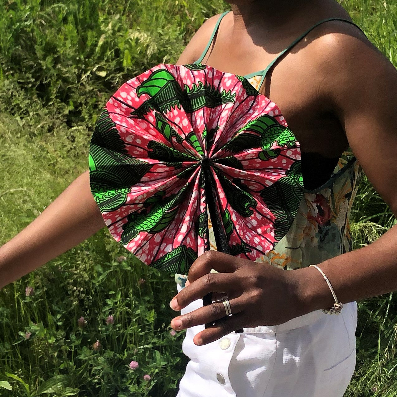 éventail tendance à motifs colorés d'afrique