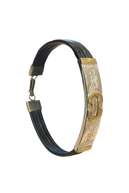 bracelet en métal, fait à la main selon les traditions africaines